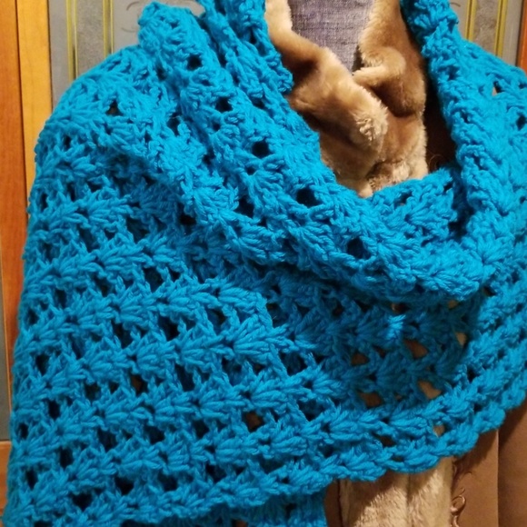 Handmade crochet extra wide scarf/wrap - Picture 4 of 7